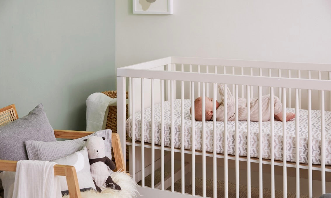 Baby Pillow and Blanket Guide: When Can Newborns Sleep With a Pillow and Blanket?