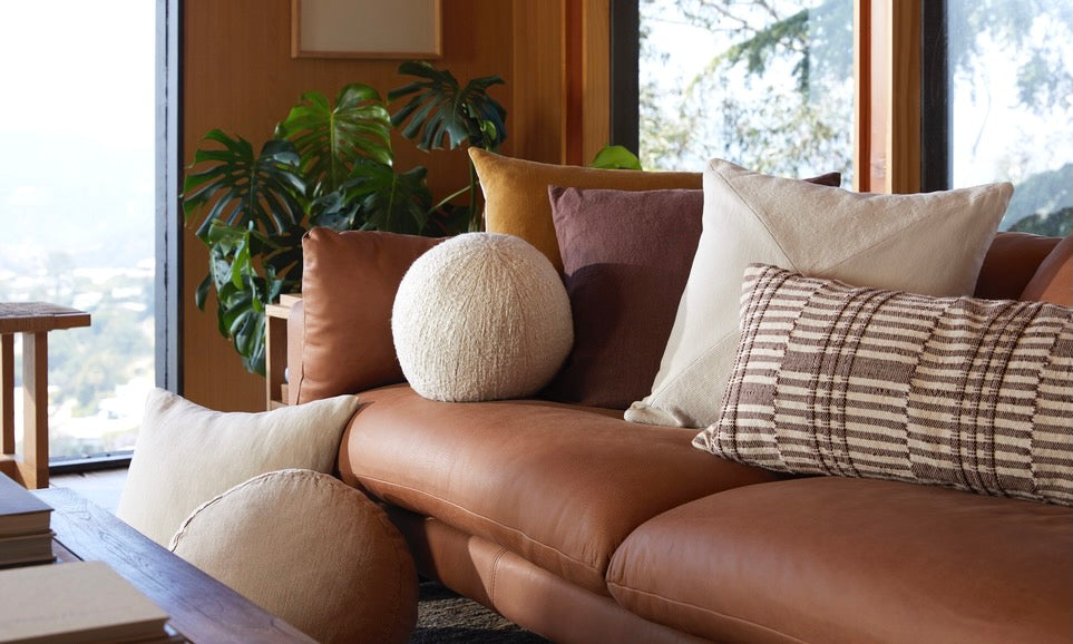 How to Decorate a Living Room