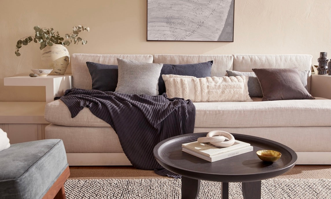 27 Ideas for Decorating a Coffee Table in Your Living Room