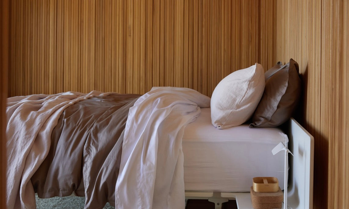 The Best Fall Bedding Materials and Colors